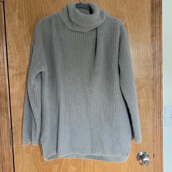 Abercrombie & Fitch Sweaters - Abercrombie & Fitch Light Gray Turtleneck Sweater